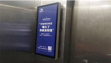 福建平潭某传媒公司引进爱游戏登录入口电梯广告机