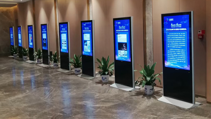 落地式液晶广告机在会展中心投放案例